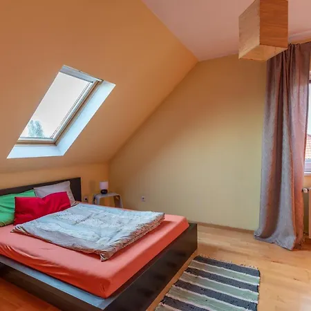 Andreas' Dachwohnung Mit Terrasse *