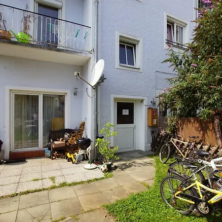 Andreas' Dachwohnung Mit Terrasse Lägenhet